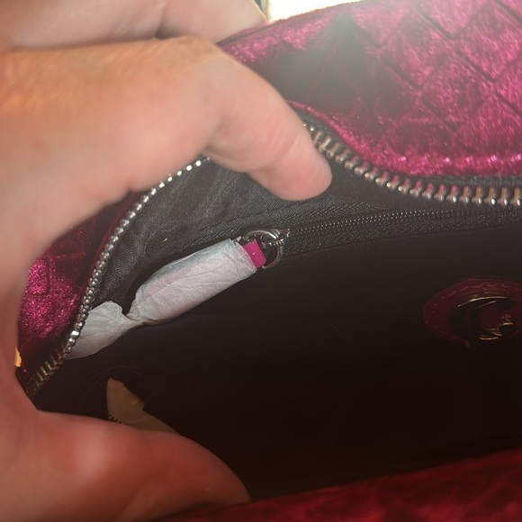 NWT Charming Charlie Dark Pink Quilted Velvet Crossbody Purse - Picture 7 of 8